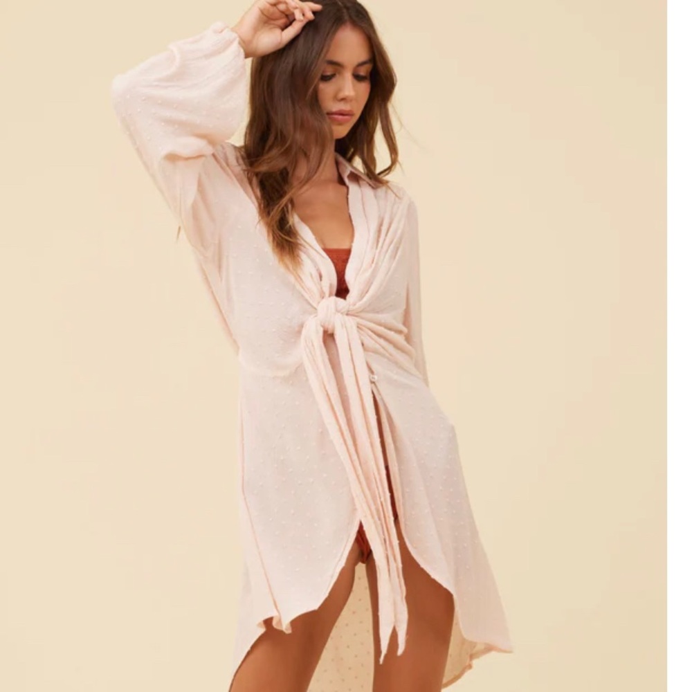 SURf GYPSY / SOFT PEACH CRINKLE SWISS DOT TIE FRONT COVERUP